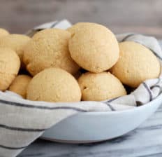 Gluten-free dinner rolls